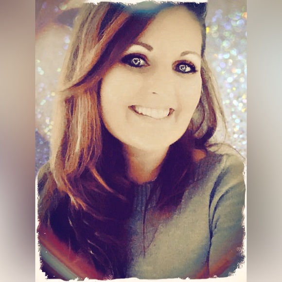 Meet your Posher, Nicole - Picture 15 of 15